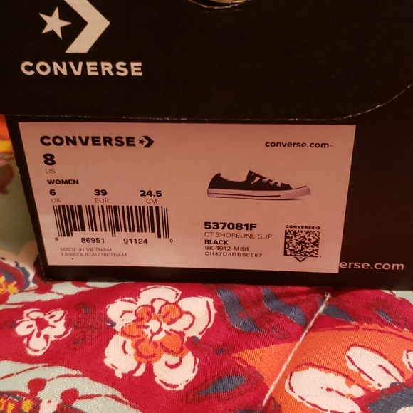 Shoes - Picture 2 of 4